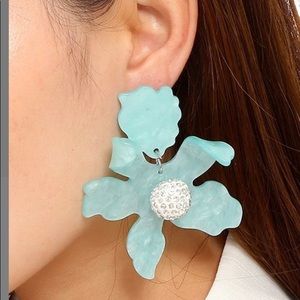 NWT Amrita Singh Light Blue Floral Earrings